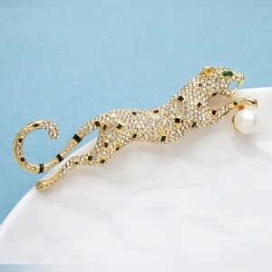 Panthere Pearl Gold Crystal Leopard Brooch